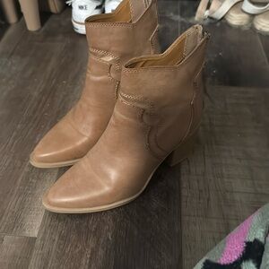 Women brown boots